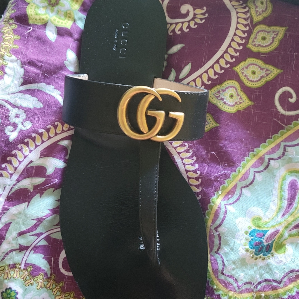 Gucci Black Leather GG Thong Sandals with Gold Logo